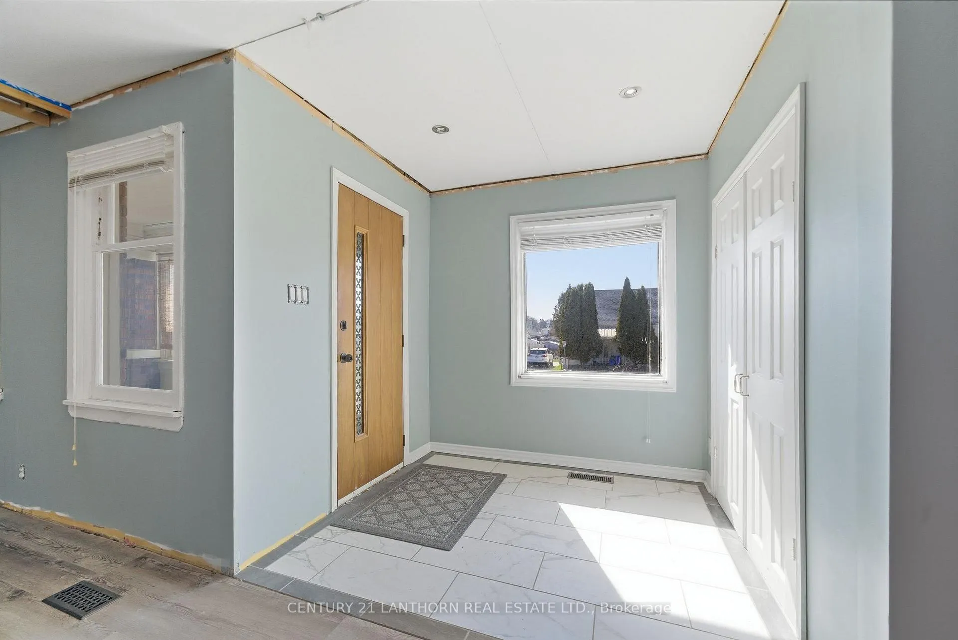 Photo 8 of 305 Drew Street, Oshawa, Central — HOMEH