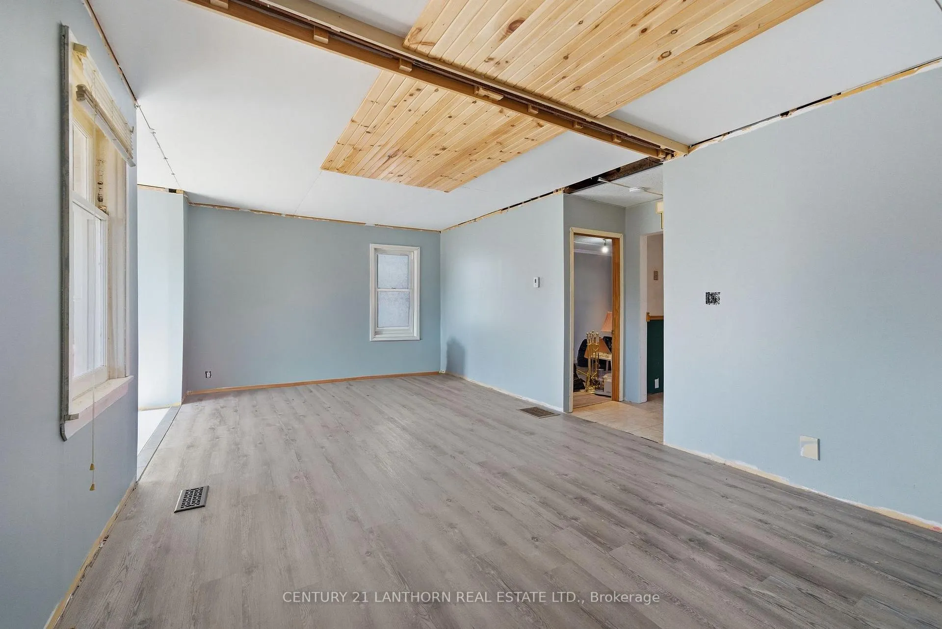 Photo 10 of 305 Drew Street, Oshawa, Central — HOMEH