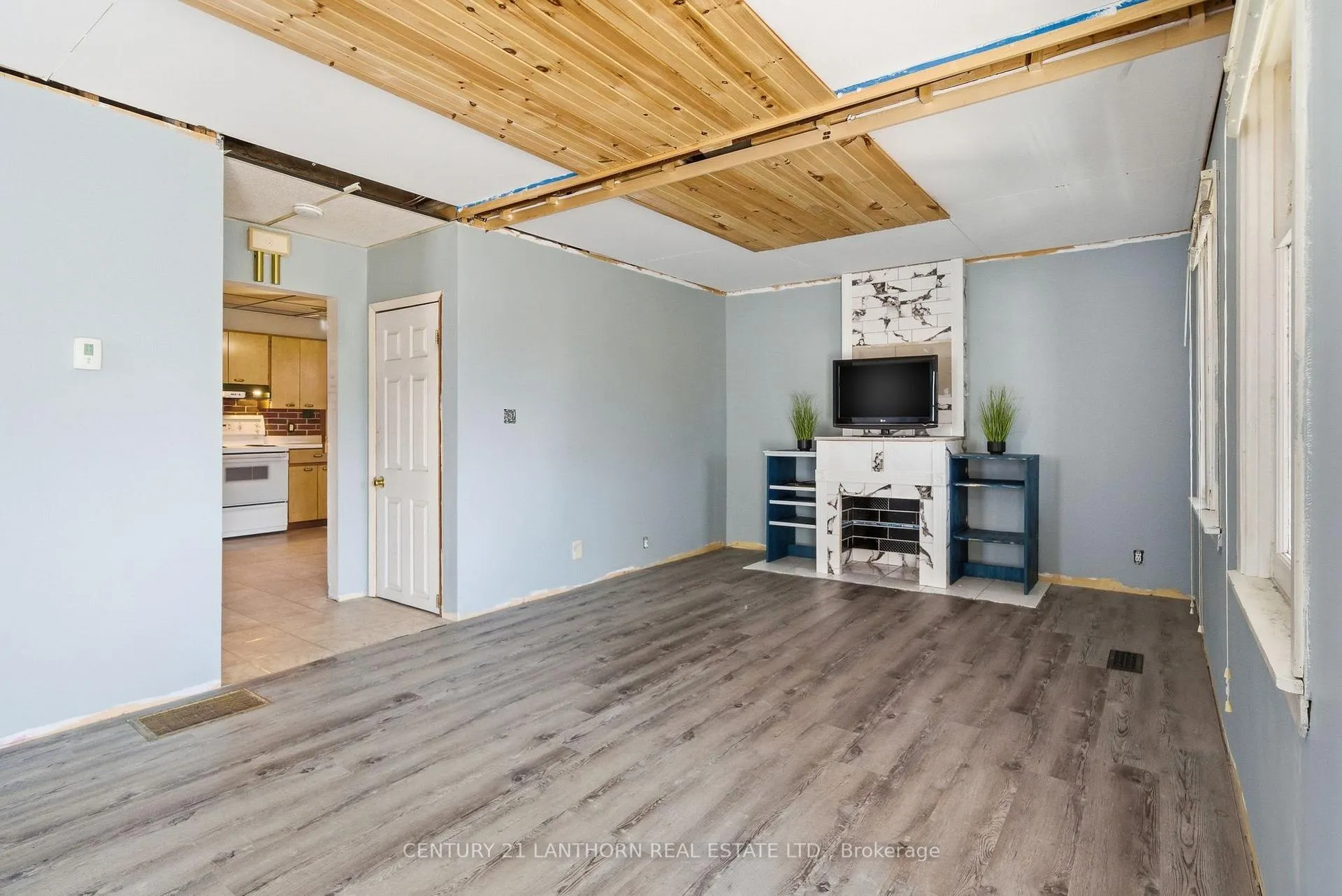 Photo 11 of 305 Drew Street, Oshawa, Central — HOMEH