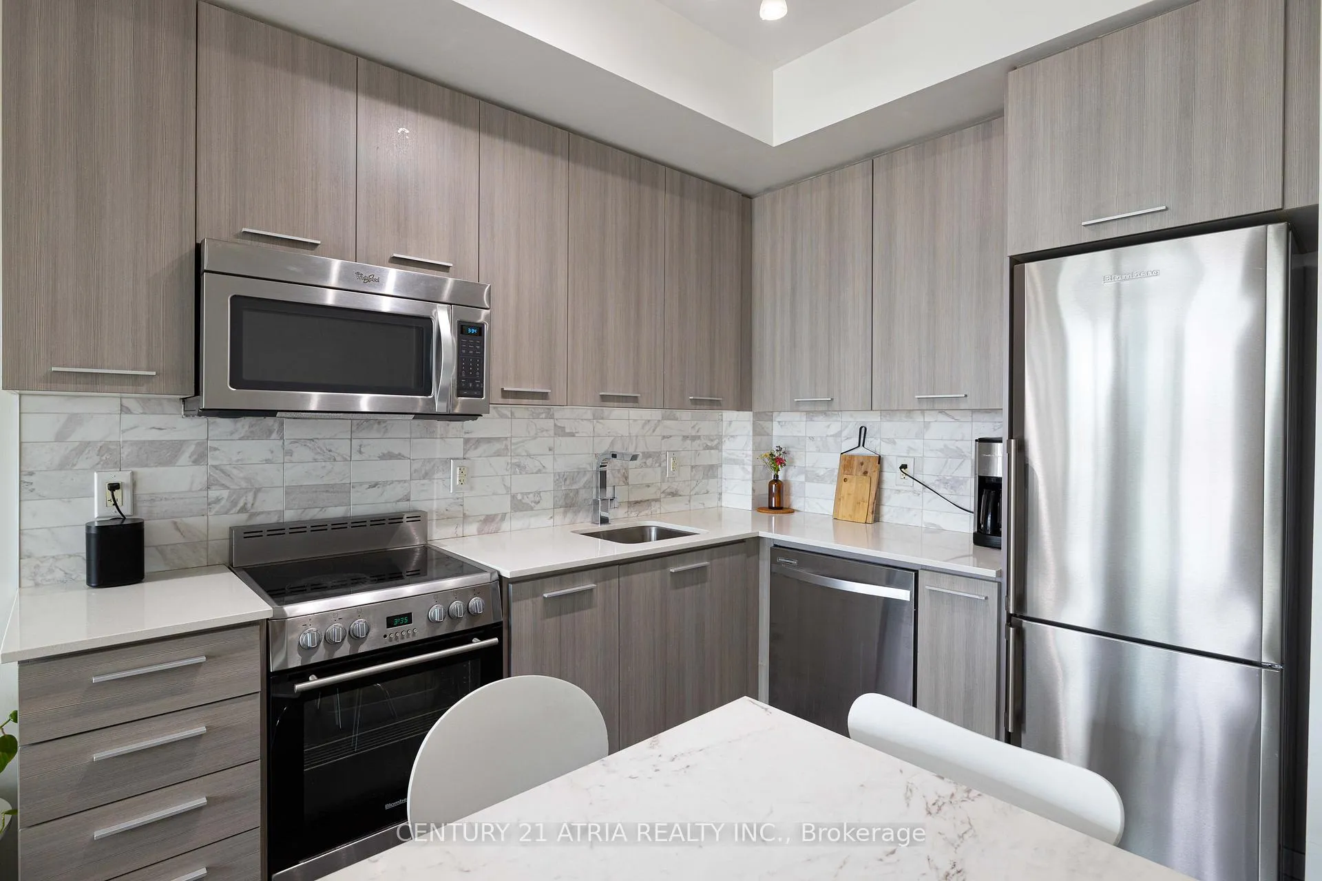 Photo 4 of Unit 1008, 105 George Street, Toronto, Moss Park — HOMEH