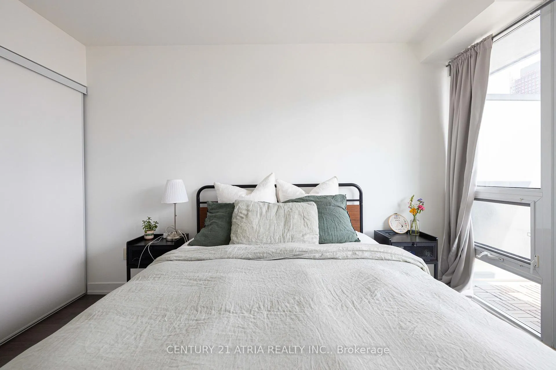 Photo 6 of Unit 1008, 105 George Street, Toronto, Moss Park — HOMEH