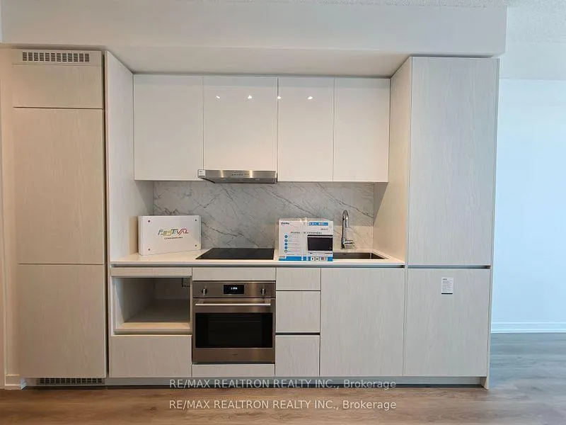 Photo 8 of Unit 2209, 28 Interchange Way, Vaughan, Vaughan Corporate Centre — HOMEH