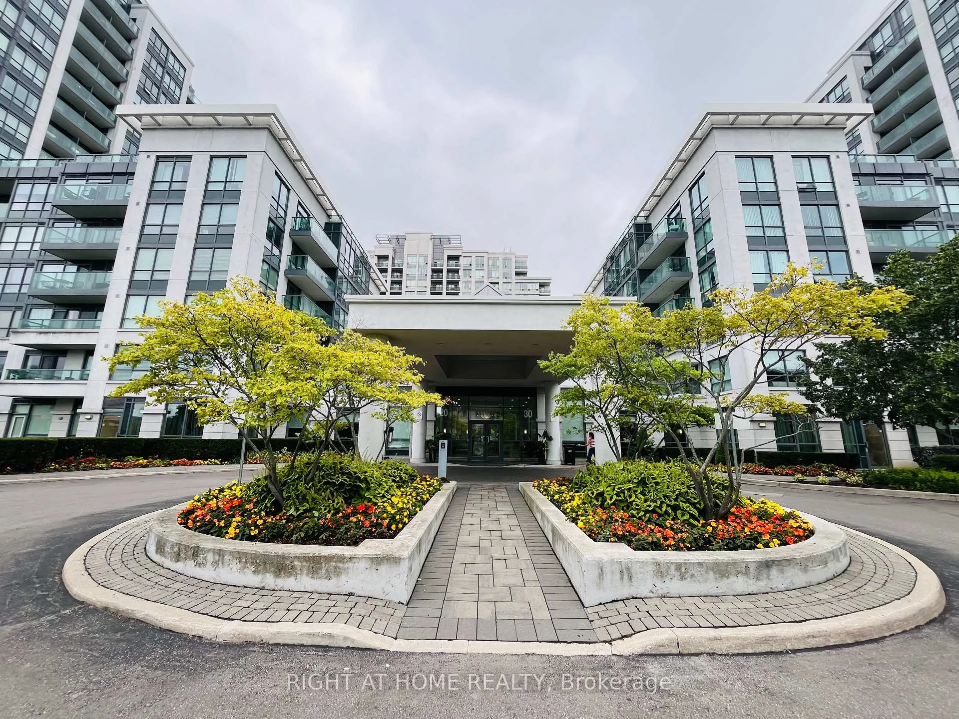 Photo 2 of Unit 508, 30 North Park Road, Vaughan, Beverley Glen — HOMEH