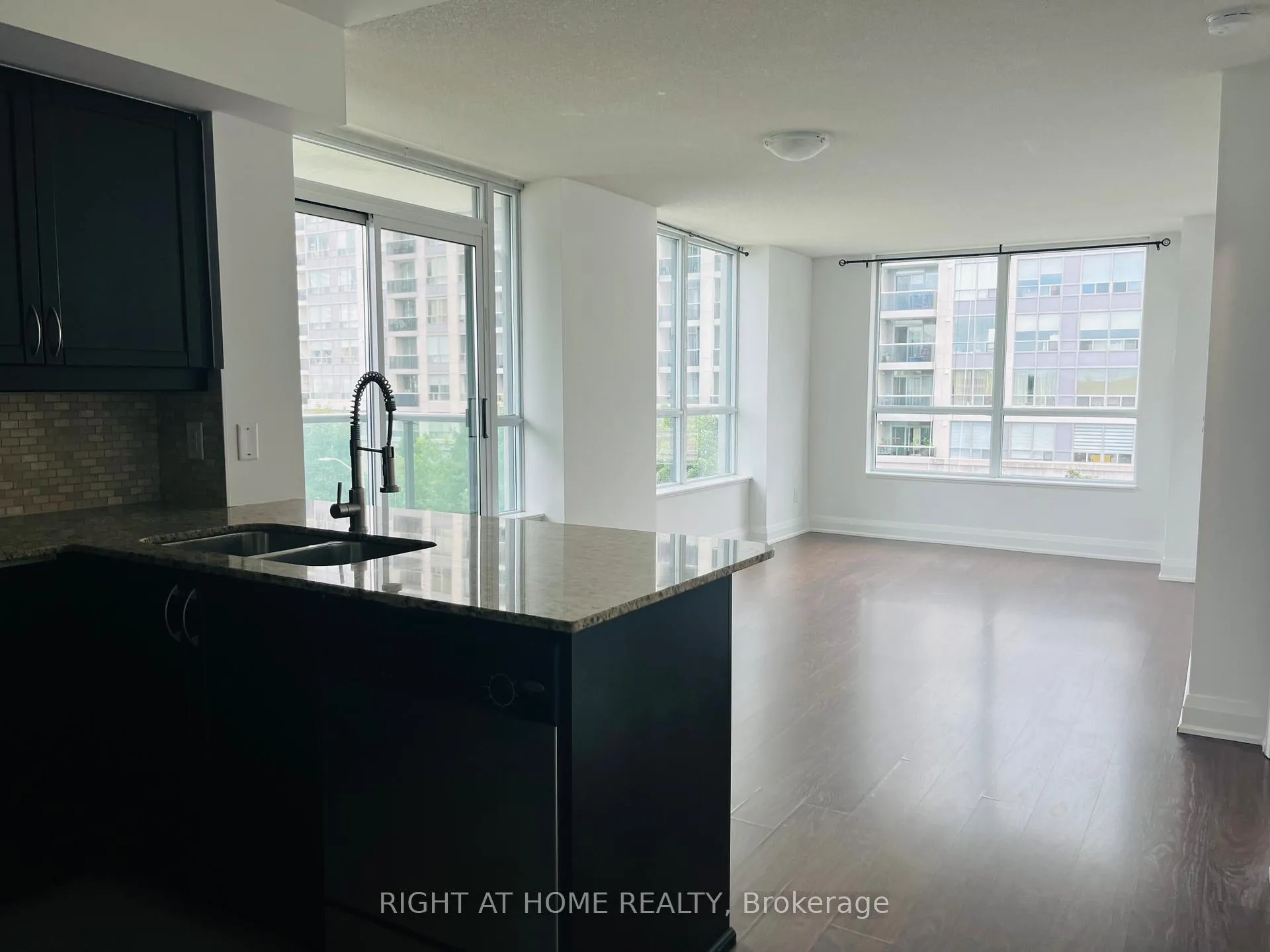 Photo 6 of Unit 508, 30 North Park Road, Vaughan, Beverley Glen — HOMEH