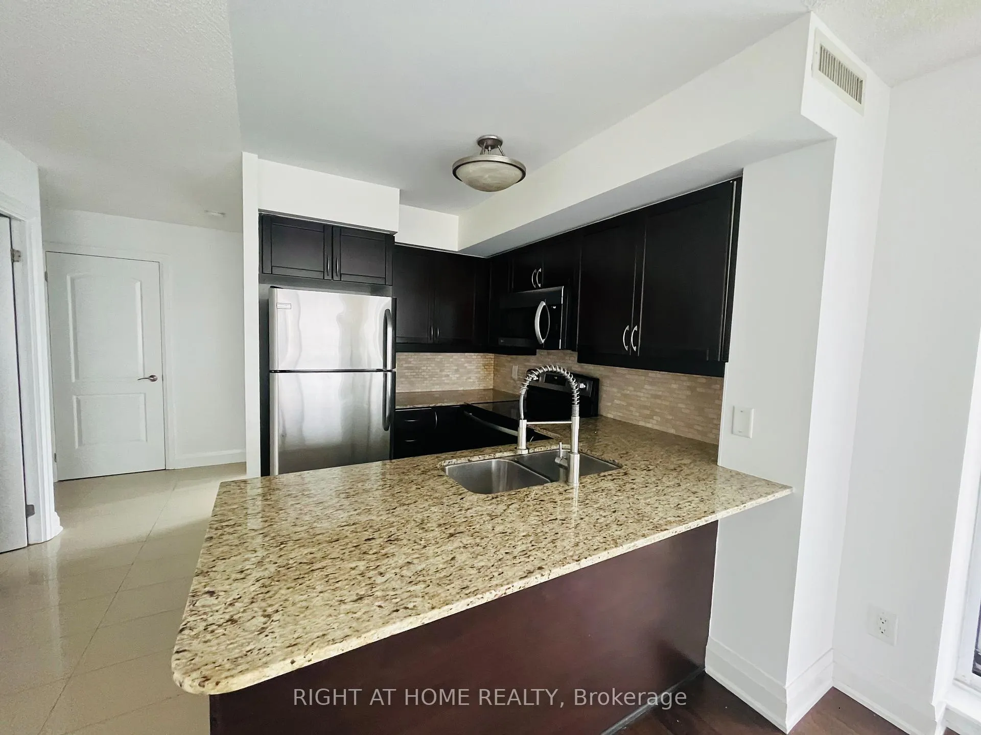 Photo 8 of Unit 508, 30 North Park Road, Vaughan, Beverley Glen — HOMEH