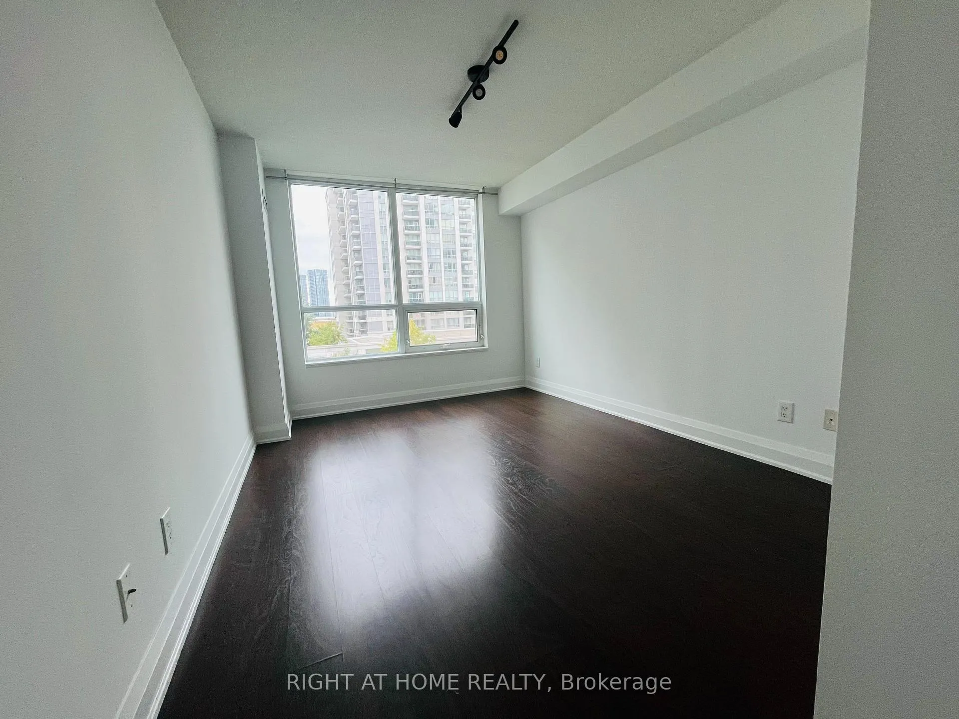 Photo 9 of Unit 508, 30 North Park Road, Vaughan, Beverley Glen — HOMEH