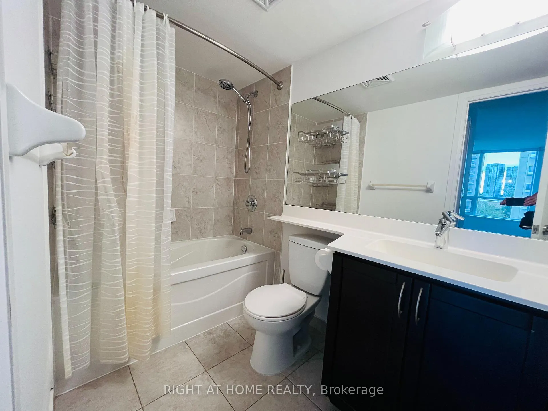 Photo 12 of Unit 508, 30 North Park Road, Vaughan, Beverley Glen — HOMEH