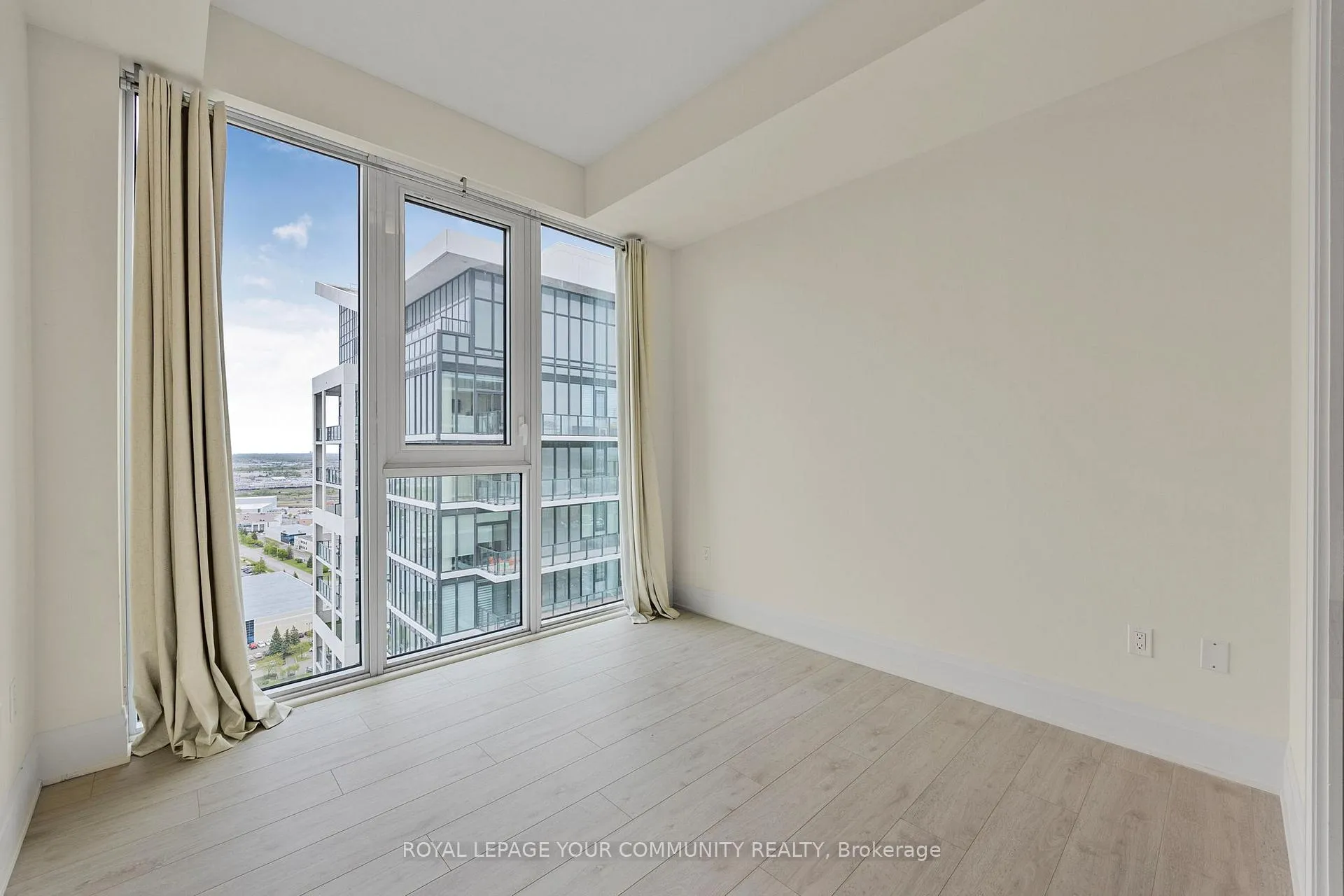 Photo 38 of Unit 2524, 9000 Jane Street, Vaughan, Concord — HOMEH