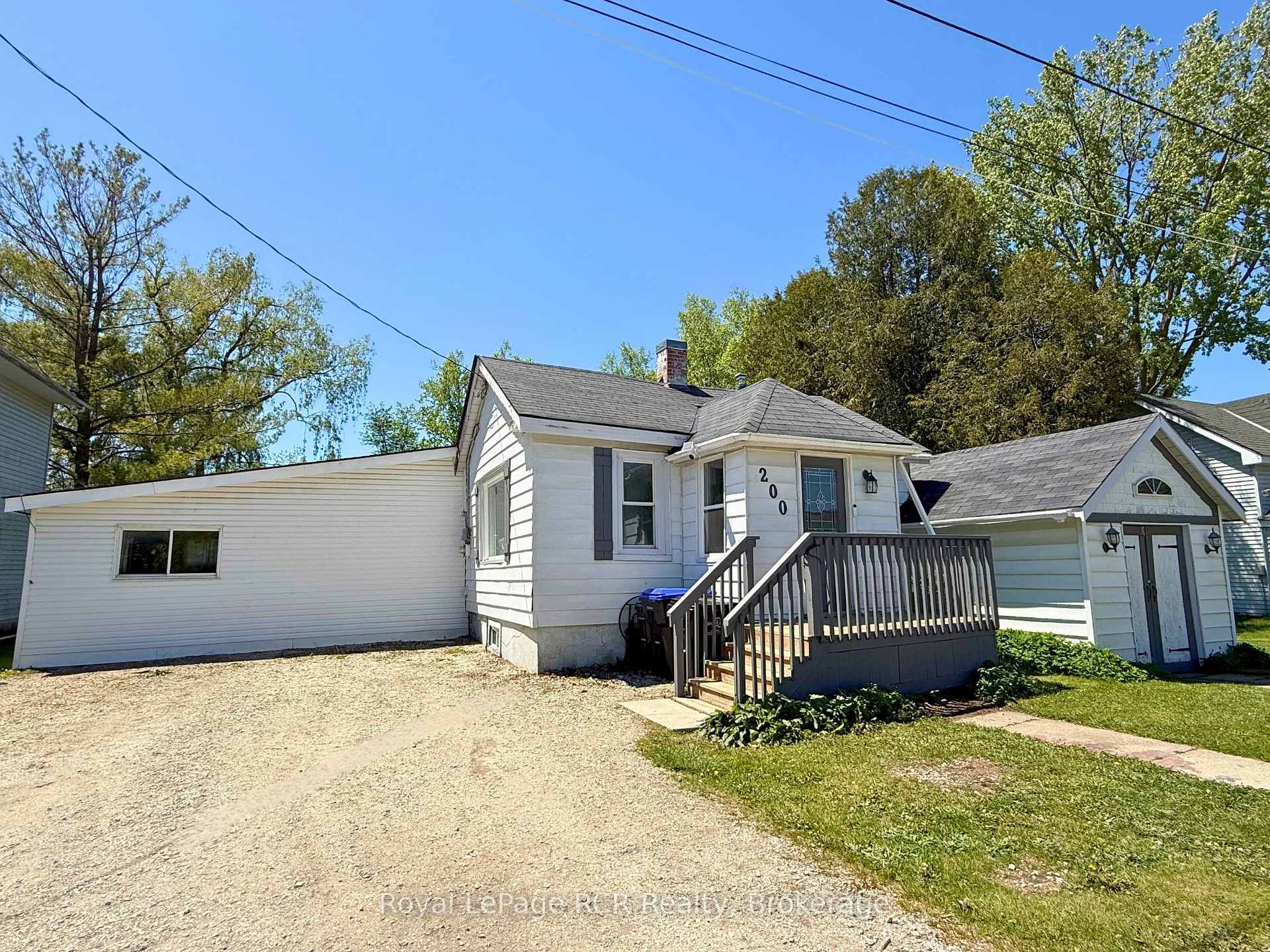 Photo 2 of 200 Sutherland Street N, Clearview, Stayner — HOMEH