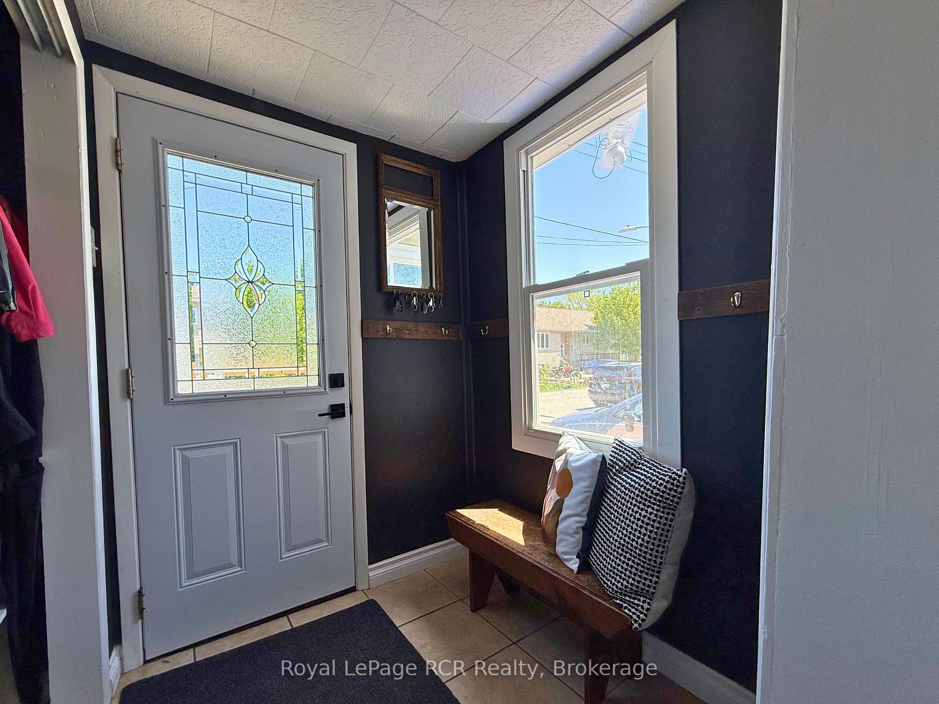 Photo 4 of 200 Sutherland Street N, Clearview, Stayner — HOMEH