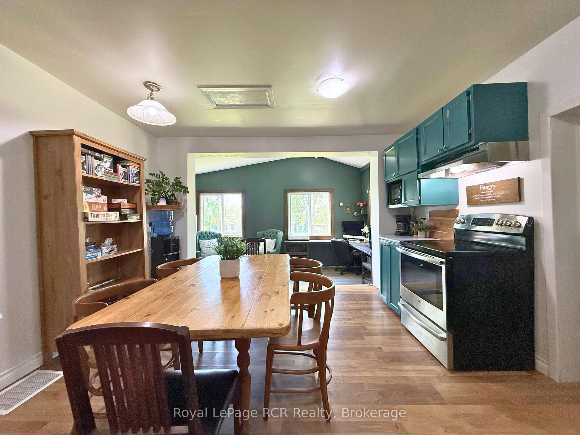 Photo 9 of 200 Sutherland Street N, Clearview, Stayner — HOMEH