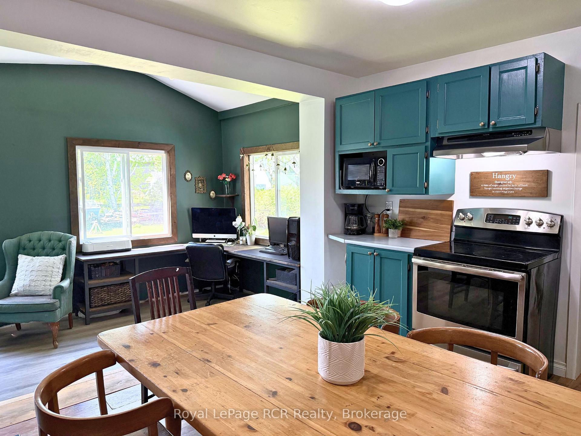 Photo 10 of 200 Sutherland Street N, Clearview, Stayner — HOMEH