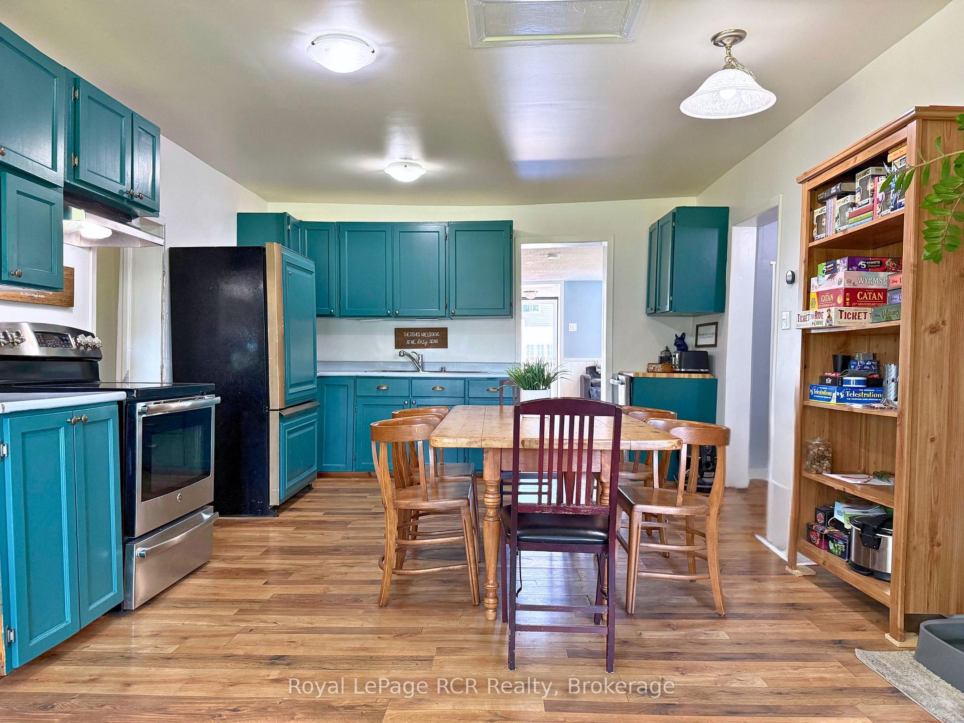 Photo 11 of 200 Sutherland Street N, Clearview, Stayner — HOMEH
