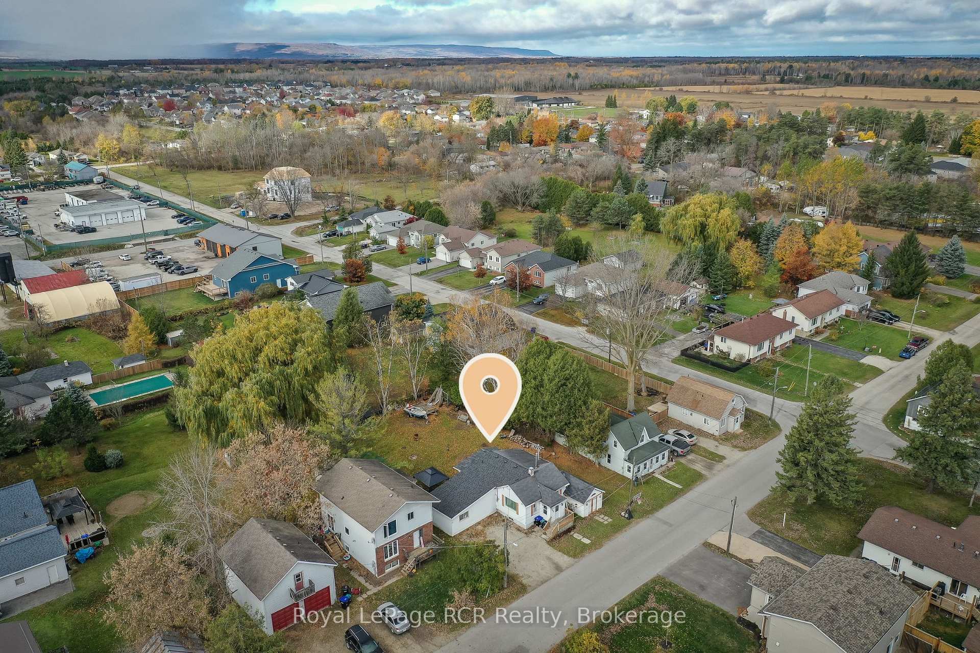 Photo 25 of 200 Sutherland Street N, Clearview, Stayner — HOMEH