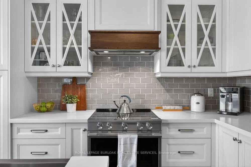 Photo 15 of 4006 Jarvis Crescent, Burlington, Rose — HOMEH