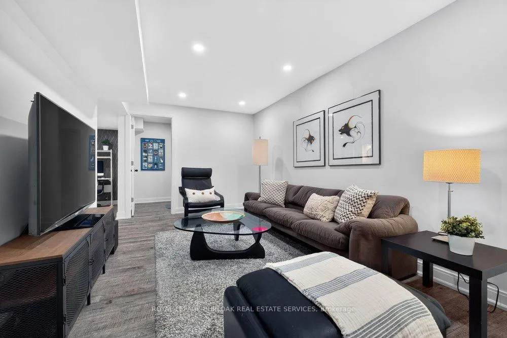 Photo 31 of 4006 Jarvis Crescent, Burlington, Rose — HOMEH