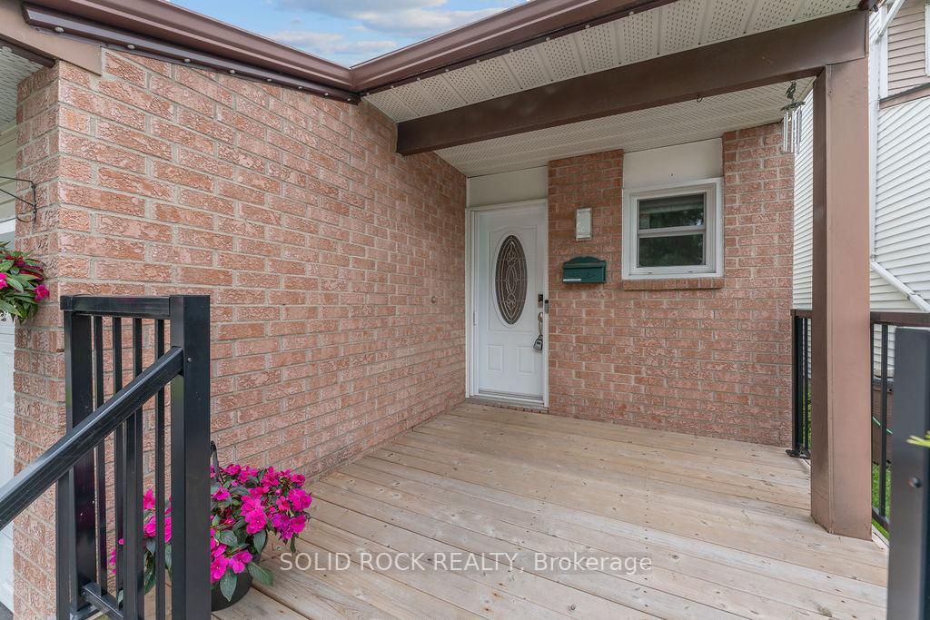 Photo 5 of 33 Benlark Road, Ottawa, Barrhaven - On the Green — HOMEH