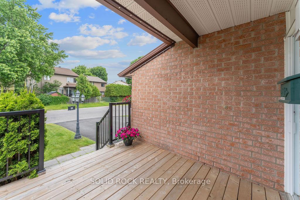 Photo 6 of 33 Benlark Road, Ottawa, Barrhaven - On the Green — HOMEH