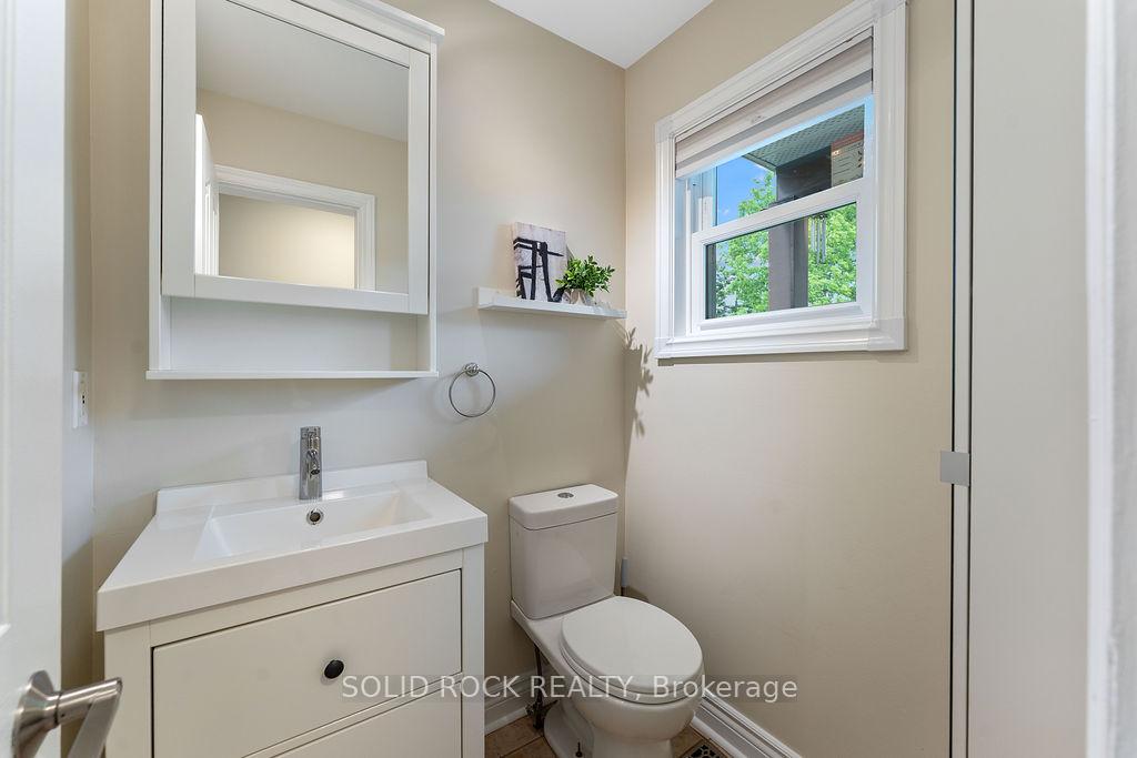 Photo 10 of 33 Benlark Road, Ottawa, Barrhaven - On the Green — HOMEH