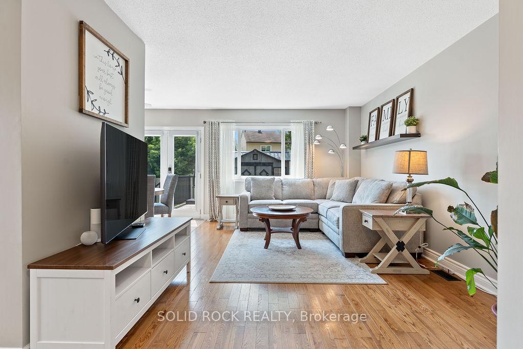 Photo 12 of 33 Benlark Road, Ottawa, Barrhaven - On the Green — HOMEH