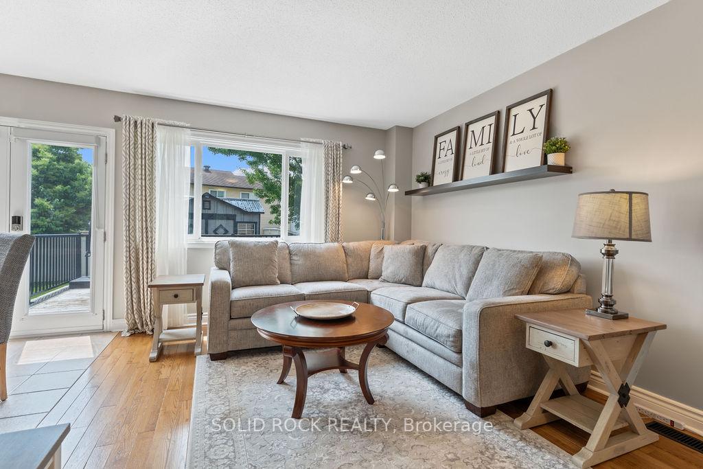Photo 14 of 33 Benlark Road, Ottawa, Barrhaven - On the Green — HOMEH