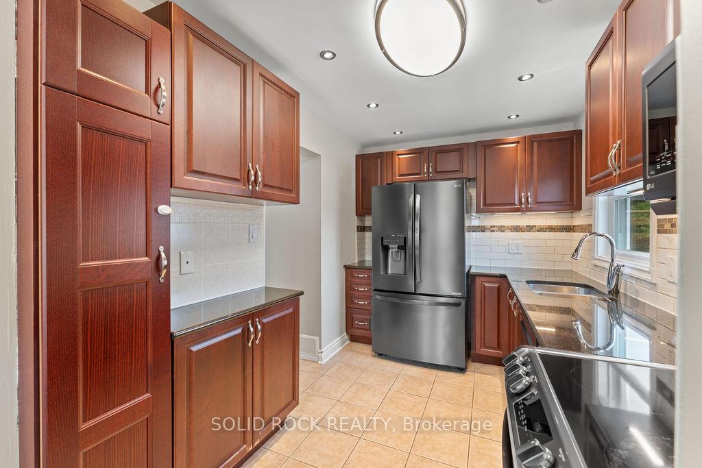 Photo 20 of 33 Benlark Road, Ottawa, Barrhaven - On the Green — HOMEH