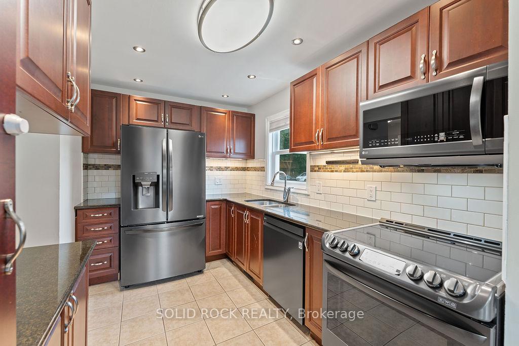 Photo 22 of 33 Benlark Road, Ottawa, Barrhaven - On the Green — HOMEH