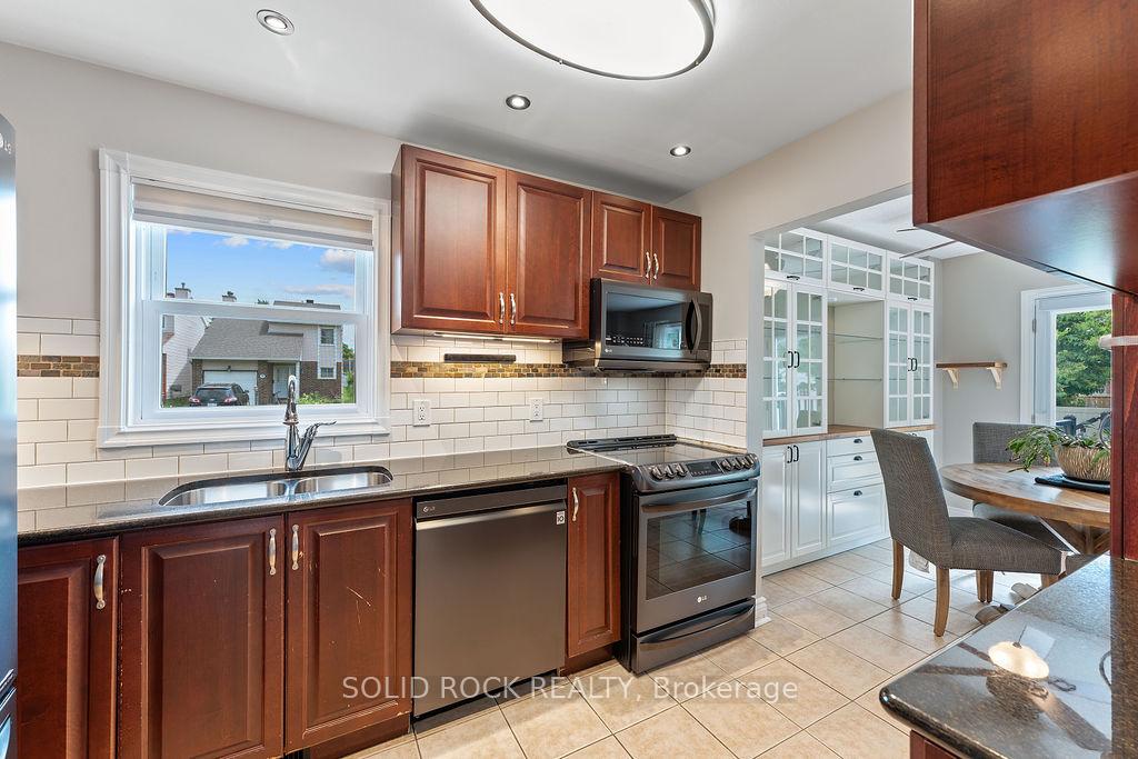 Photo 25 of 33 Benlark Road, Ottawa, Barrhaven - On the Green — HOMEH