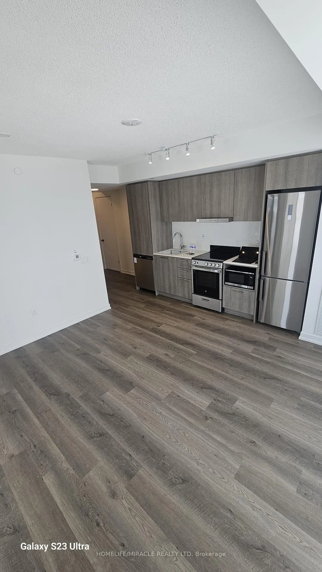 Photo 4 of Unit 3811, 195 Commerce Street, Vaughan, Vaughan Corporate Centre — HOMEH