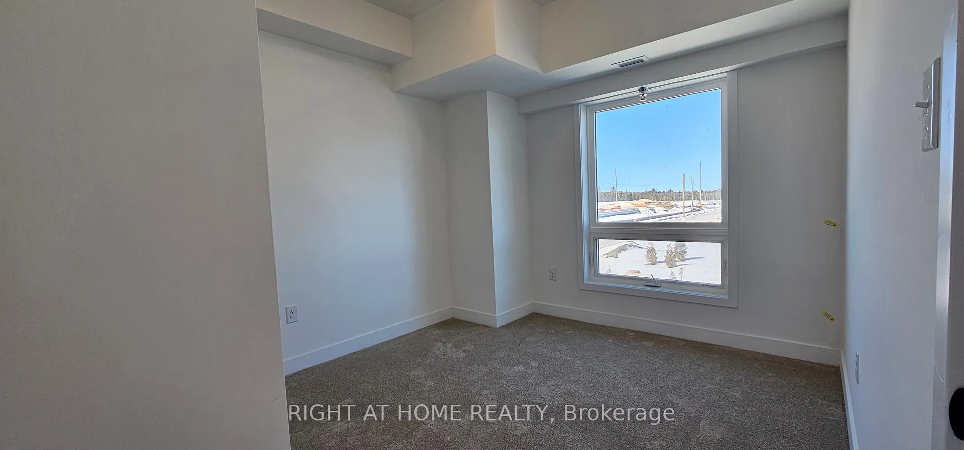 Photo 7 of Unit 112, 8 Culinary Lane, Barrie, Innis-Shore — HOMEH