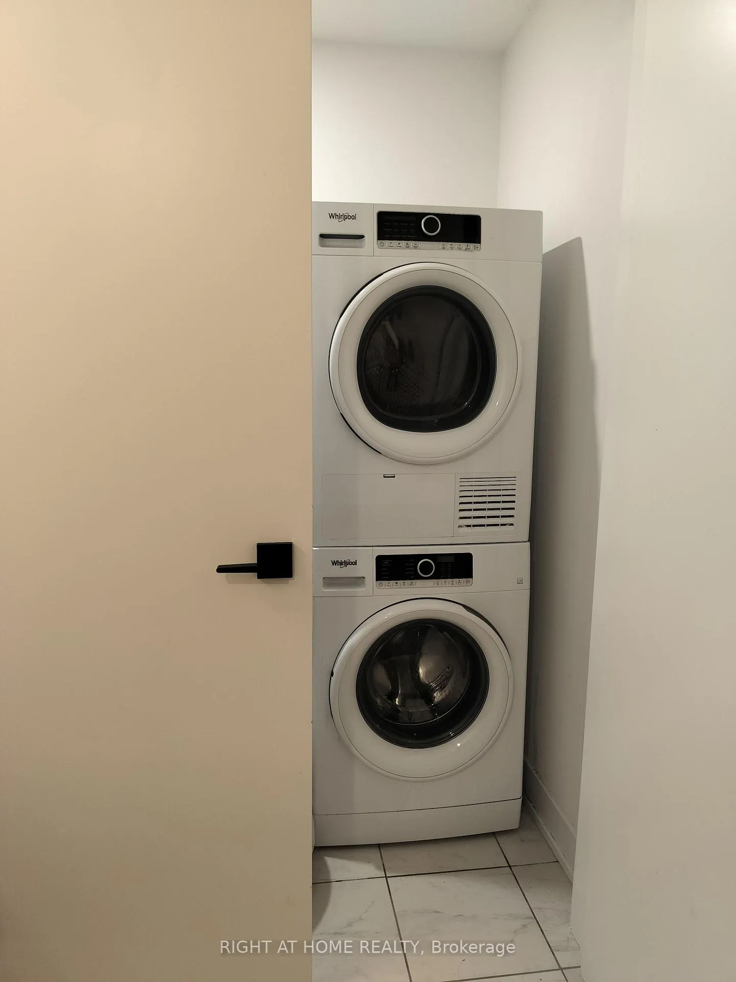 Photo 11 of Unit 112, 8 Culinary Lane, Barrie, Innis-Shore — HOMEH