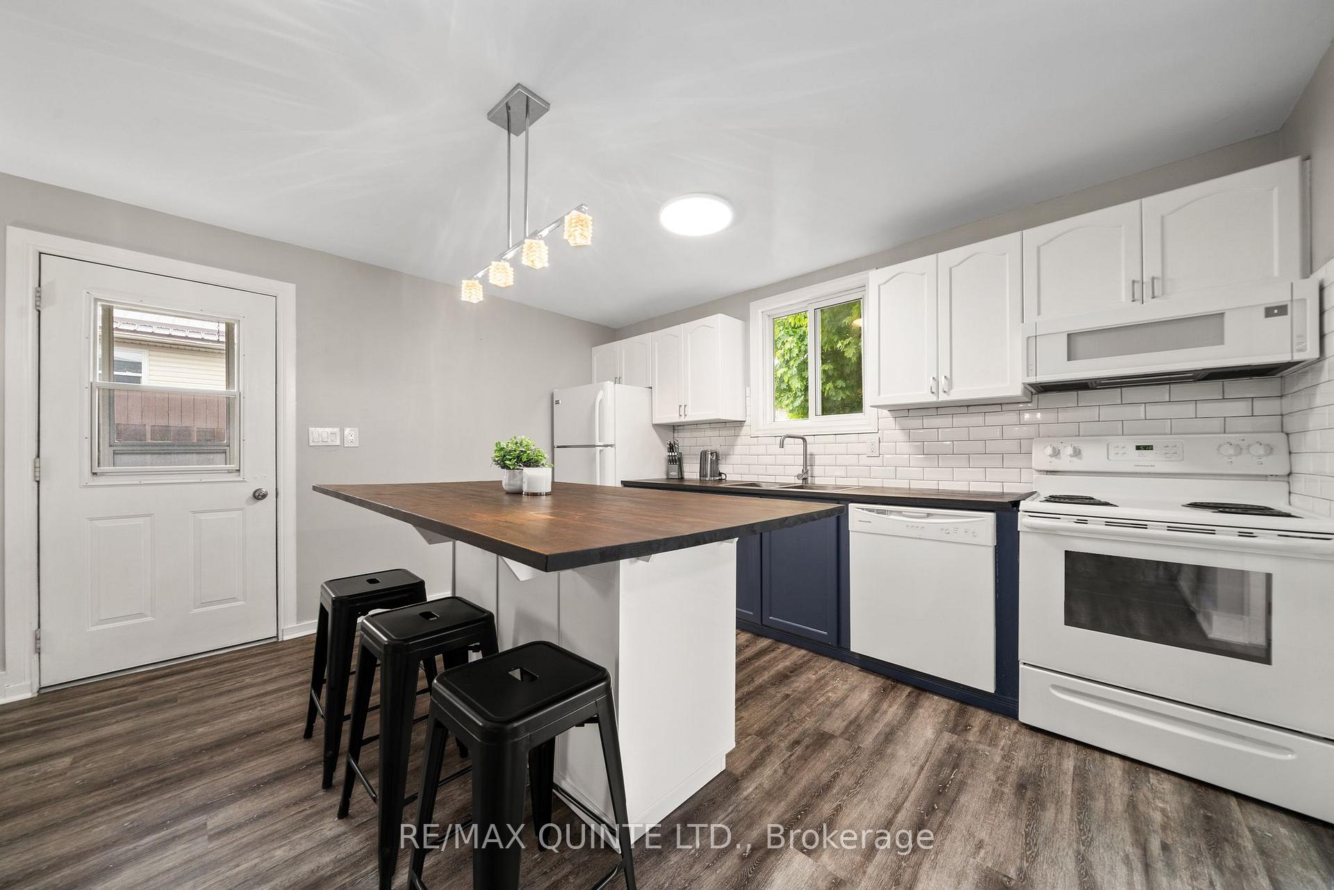 Photo 15 of 32 Tice Crescent, Belleville, Belleville Ward — HOMEH