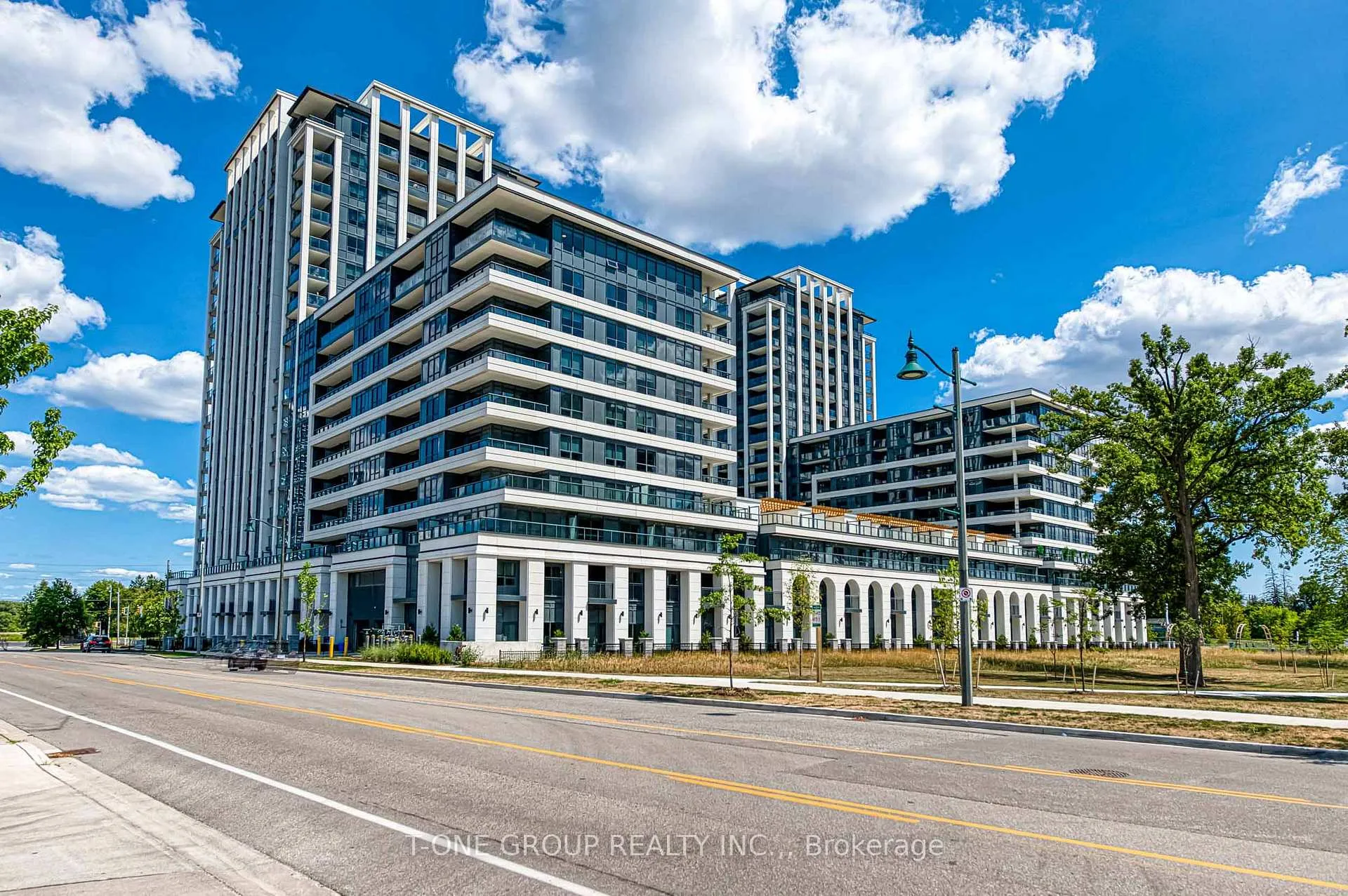 Photo 3 of Unit 1115, 8 Cedarland Drive, Markham, Unionville — HOMEH