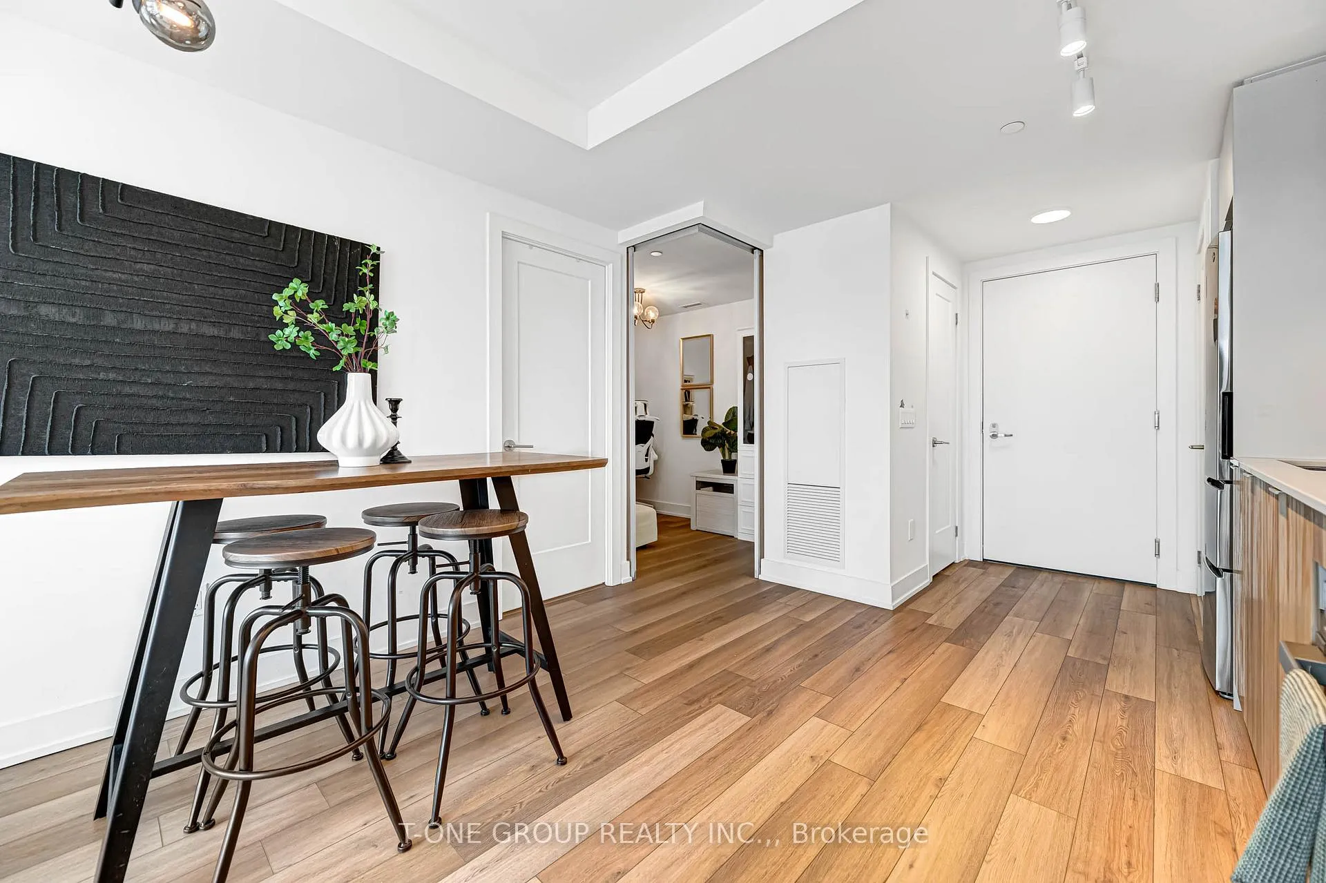 Photo 12 of Unit 1115, 8 Cedarland Drive, Markham, Unionville — HOMEH