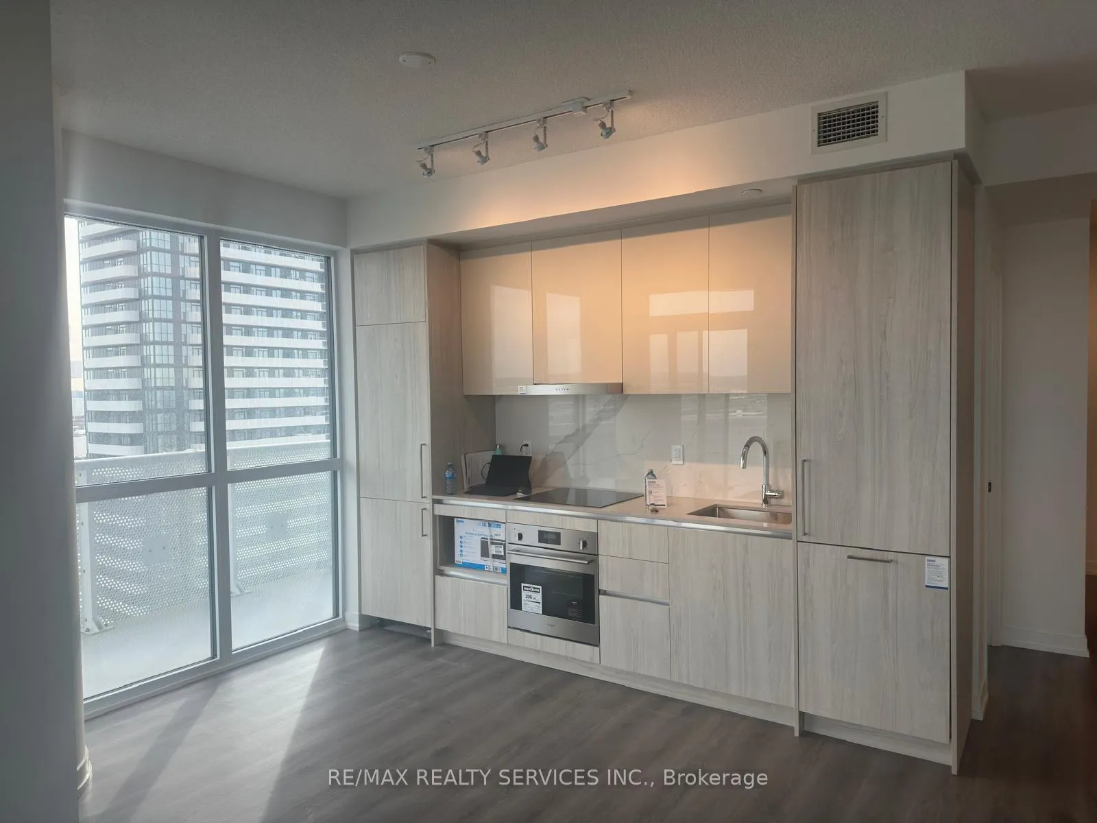 Photo 1 of Unit 2312, 225 Commerce Street, Vaughan, Vaughan Corporate Centre — HOMEH