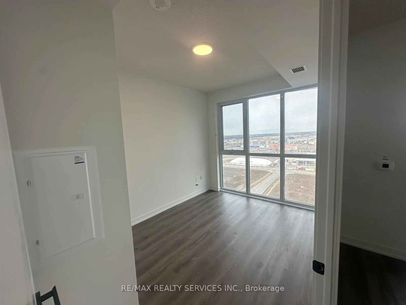 Photo 4 of Unit 2312, 225 Commerce Street, Vaughan, Vaughan Corporate Centre — HOMEH