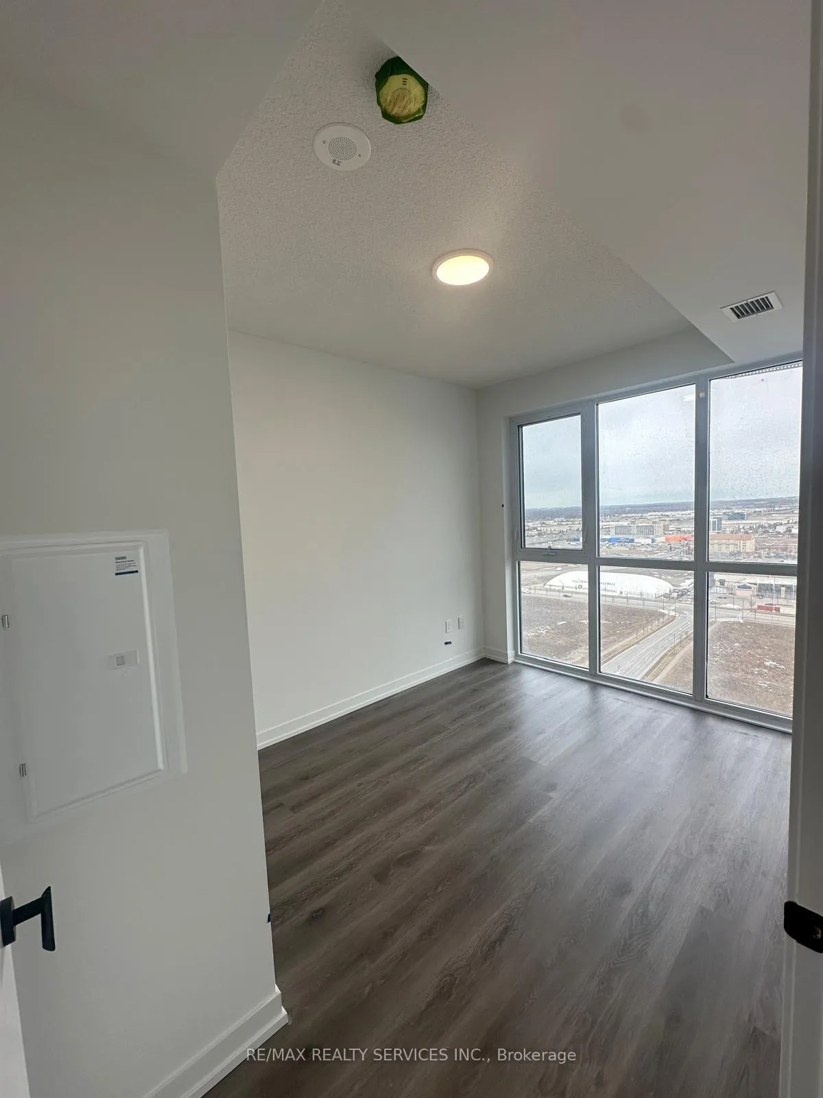 Photo 5 of Unit 2312, 225 Commerce Street, Vaughan, Vaughan Corporate Centre — HOMEH