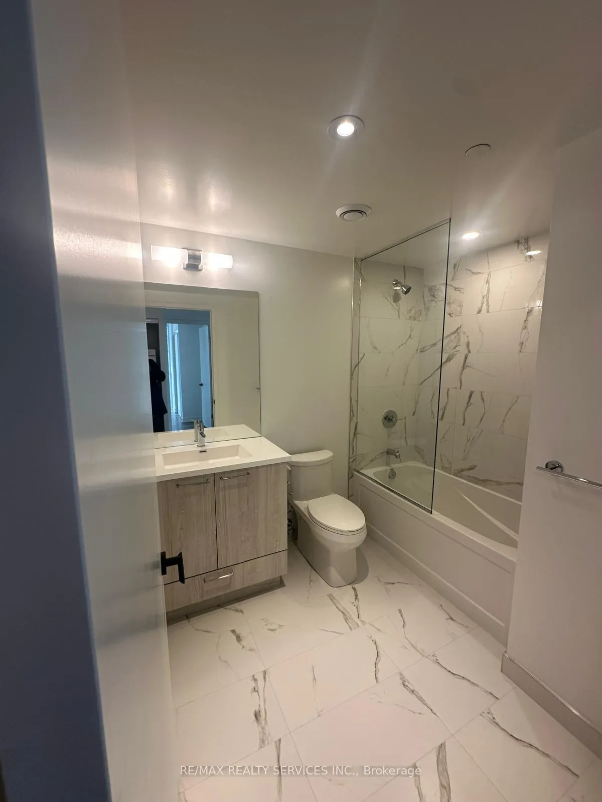 Photo 9 of Unit 2312, 225 Commerce Street, Vaughan, Vaughan Corporate Centre — HOMEH