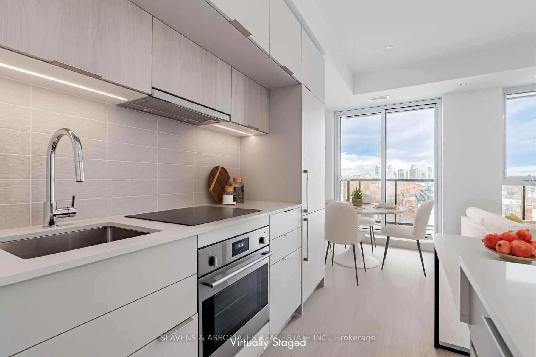 Photo 4 of Unit 1005, 185 Alberta Avenue, Toronto, Oakwood Village — HOMEH