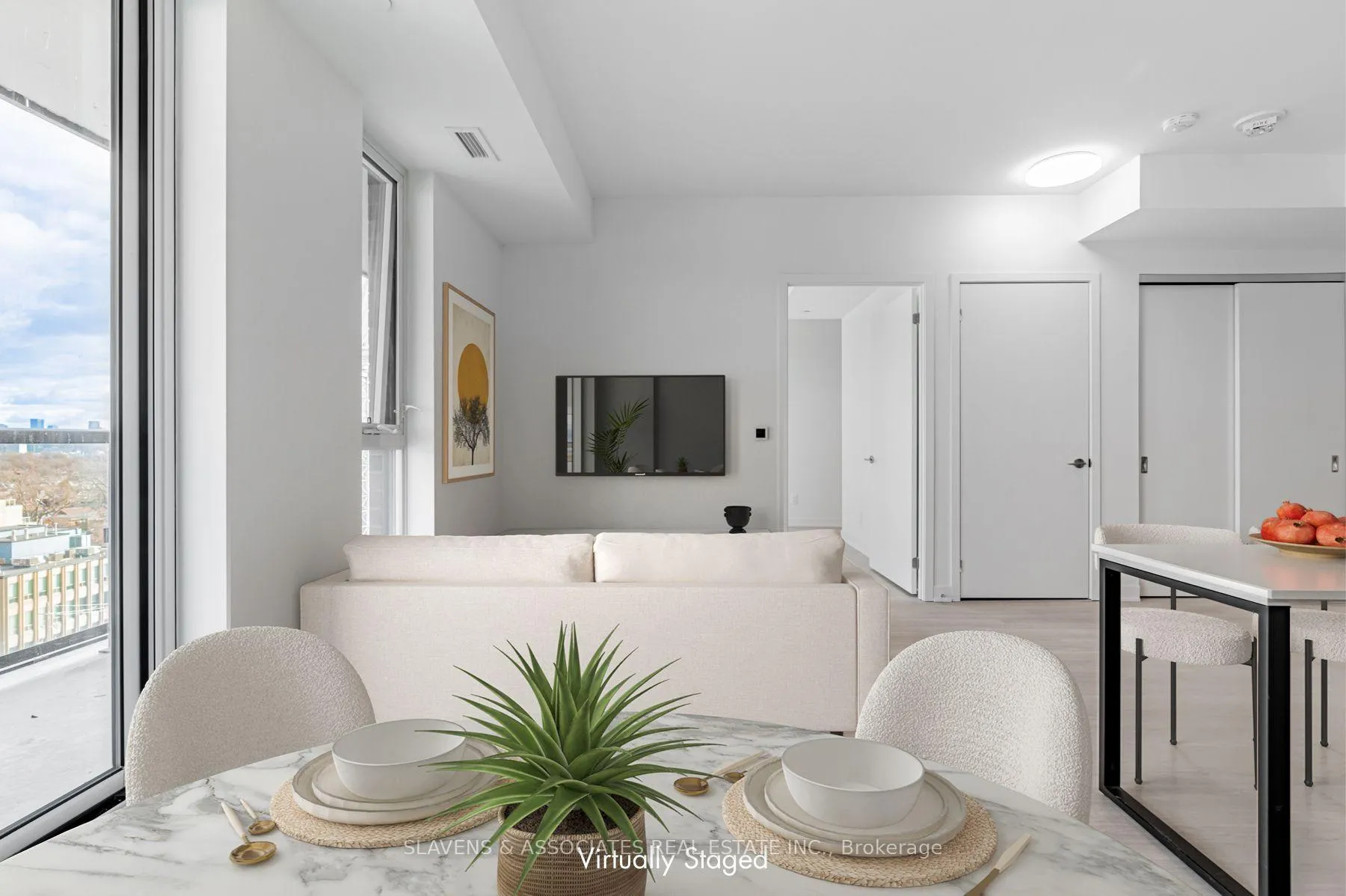 Photo 5 of Unit 1005, 185 Alberta Avenue, Toronto, Oakwood Village — HOMEH