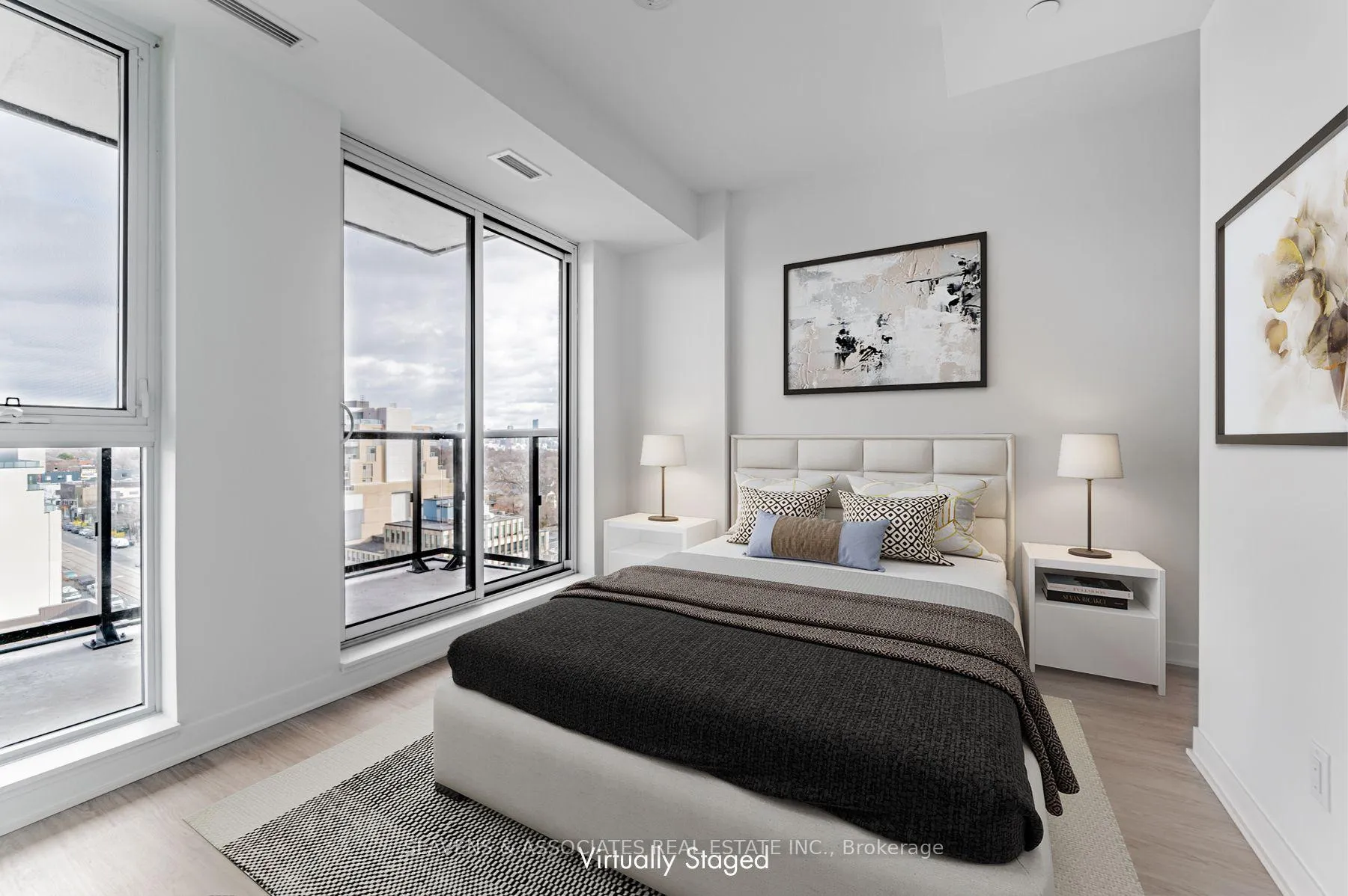 Photo 7 of Unit 1005, 185 Alberta Avenue, Toronto, Oakwood Village — HOMEH