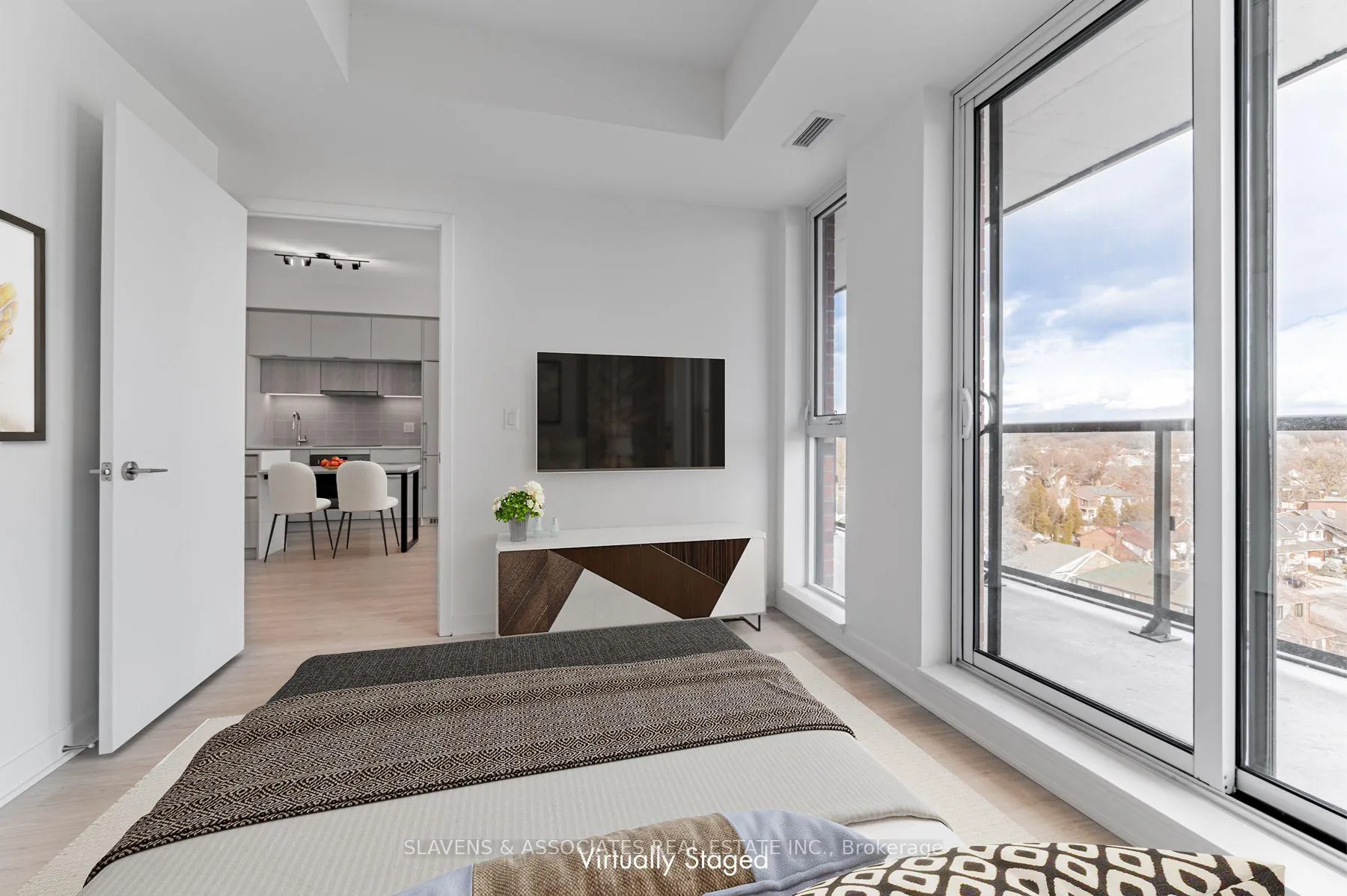 Photo 9 of Unit 1005, 185 Alberta Avenue, Toronto, Oakwood Village — HOMEH
