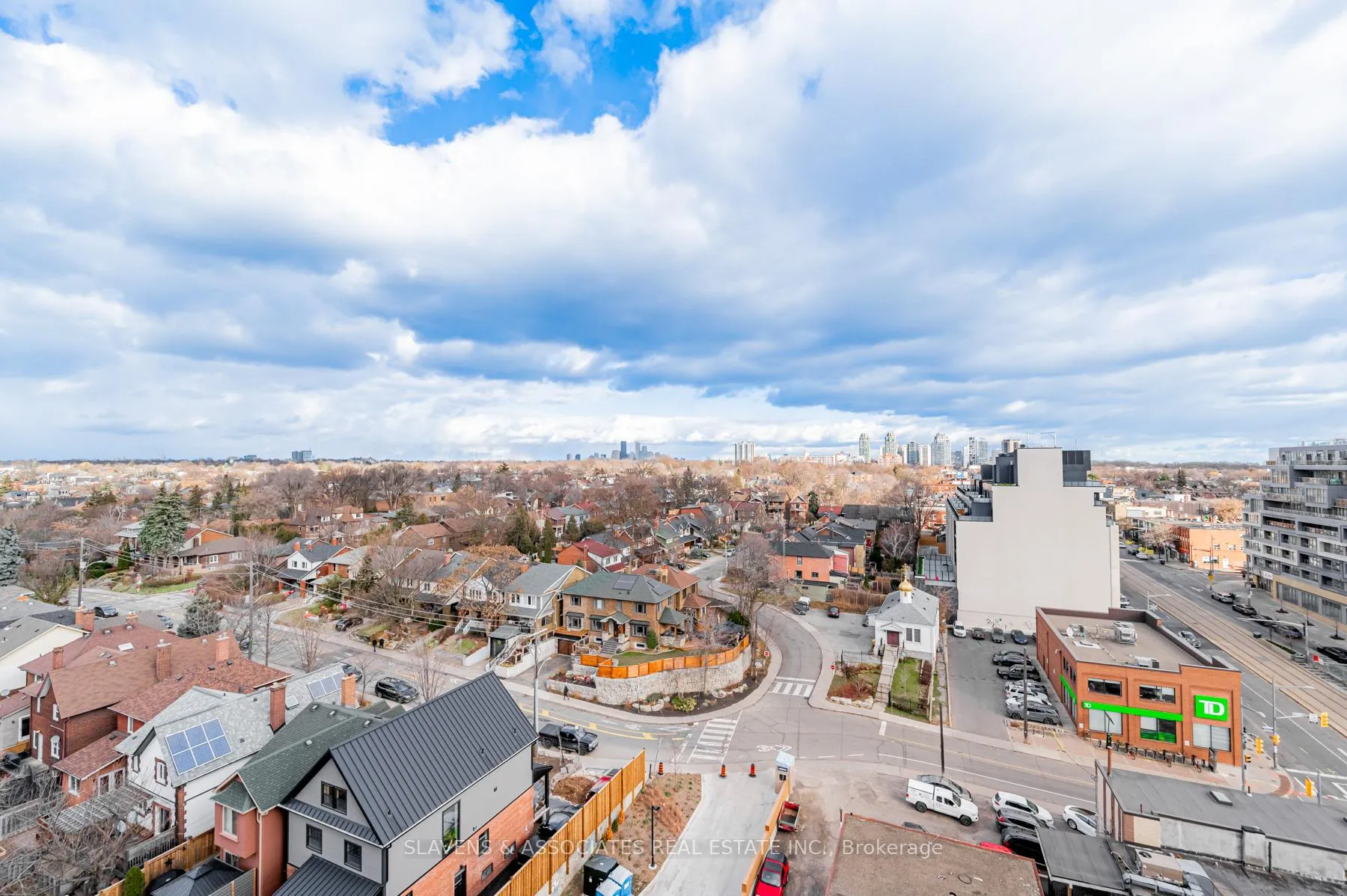 Photo 17 of Unit 1005, 185 Alberta Avenue, Toronto, Oakwood Village — HOMEH