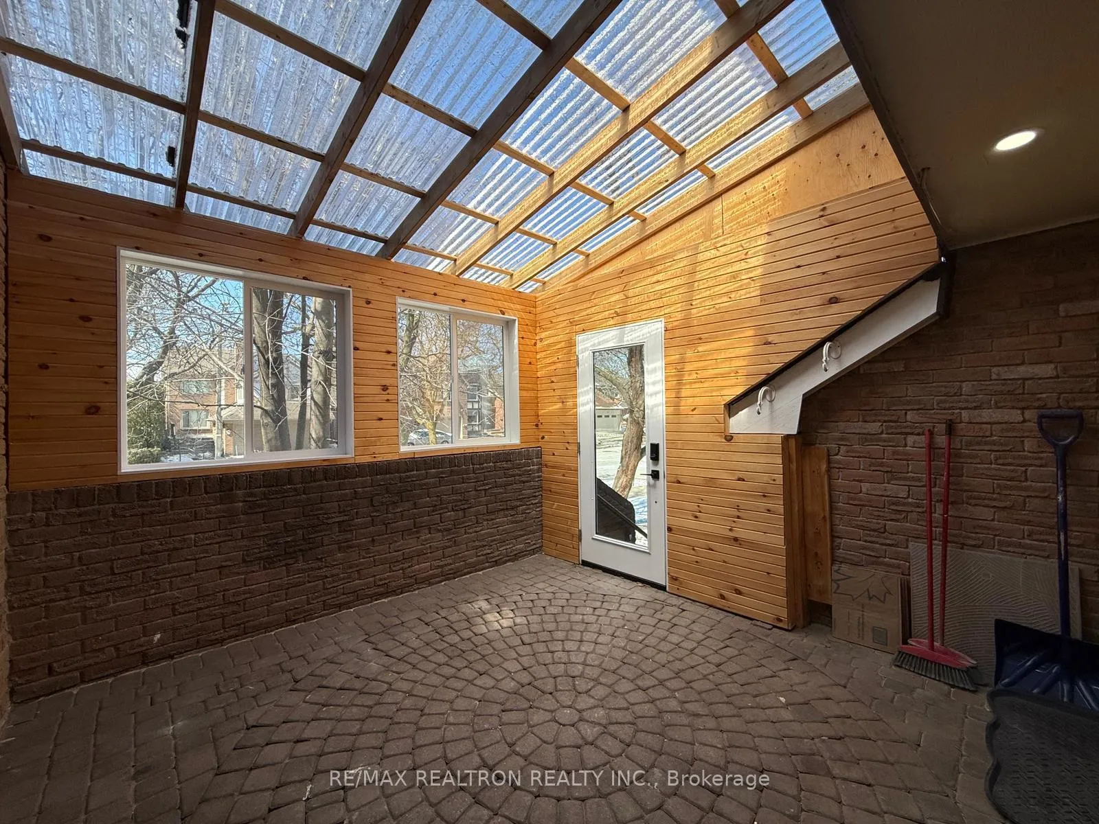 Photo 3 of 7 Mcmorran Crescent, Vaughan, Brownridge — HOMEH