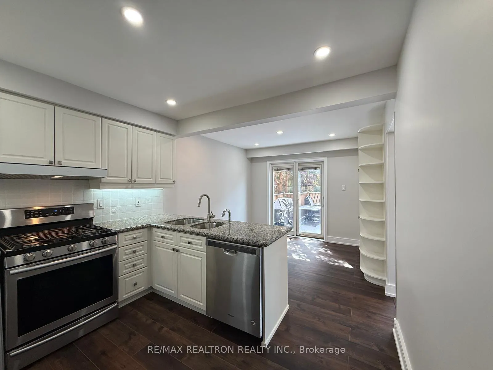 Photo 6 of 7 Mcmorran Crescent, Vaughan, Brownridge — HOMEH