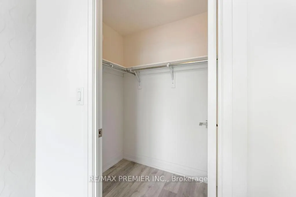 Photo 12 of Unit 1807, 3600 Highway 7, Vaughan, Vaughan Corporate Centre — HOMEH