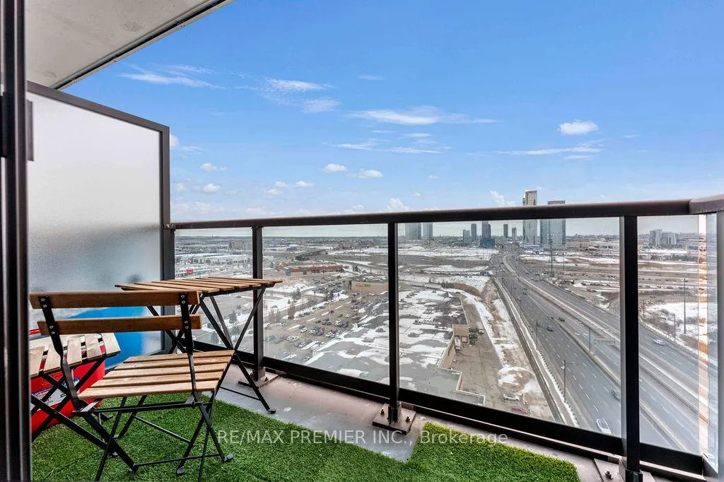 Photo 15 of Unit 1807, 3600 Highway 7, Vaughan, Vaughan Corporate Centre — HOMEH
