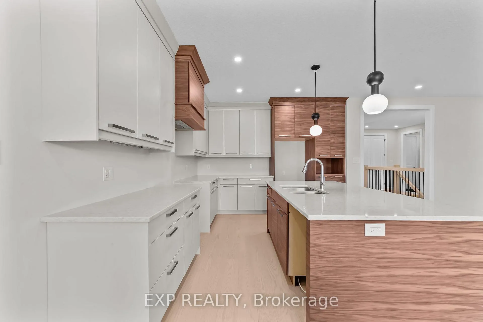 Photo 5 of 421 Ontario Street, Warwick, Watford — HOMEH