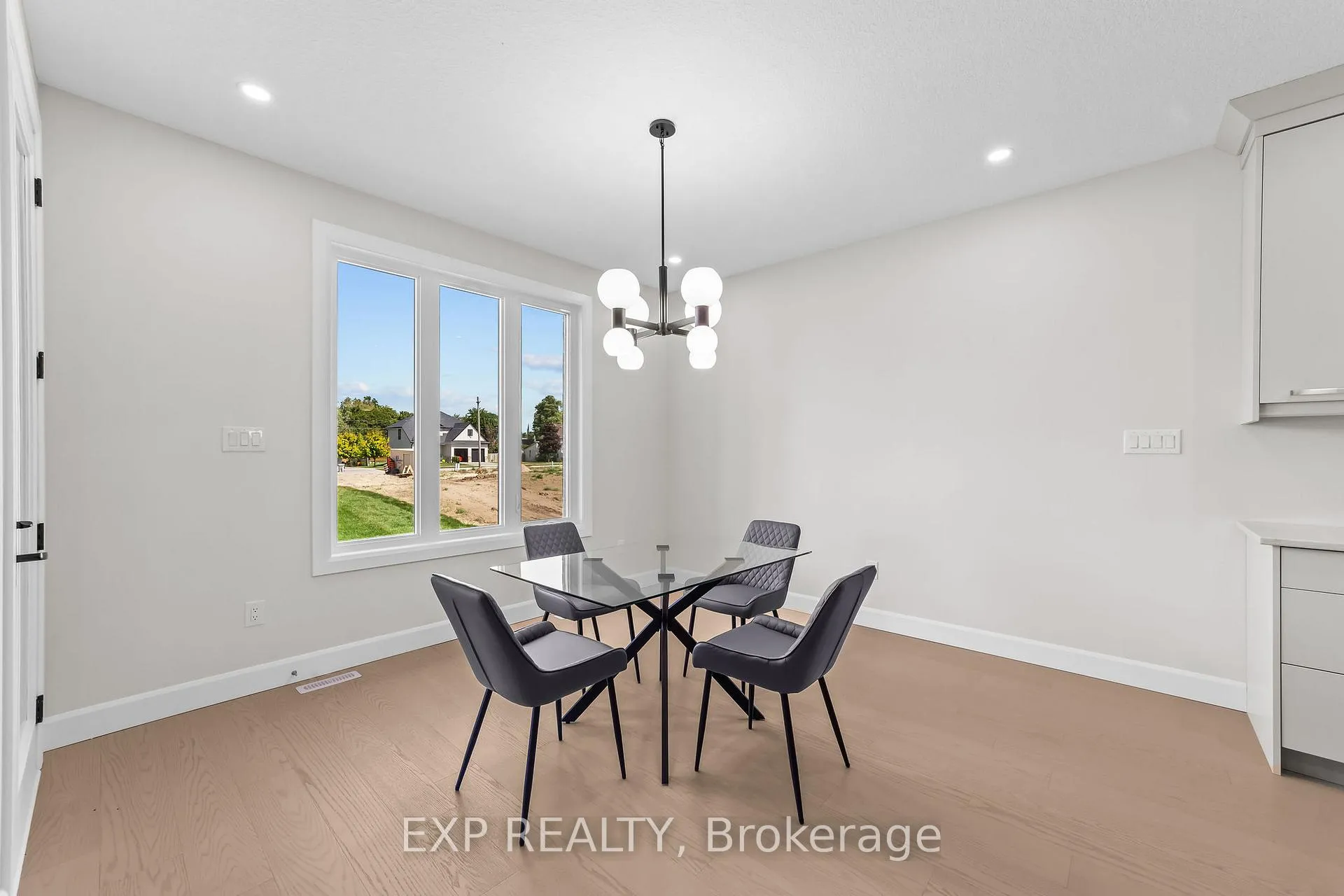 Photo 9 of 421 Ontario Street, Warwick, Watford — HOMEH