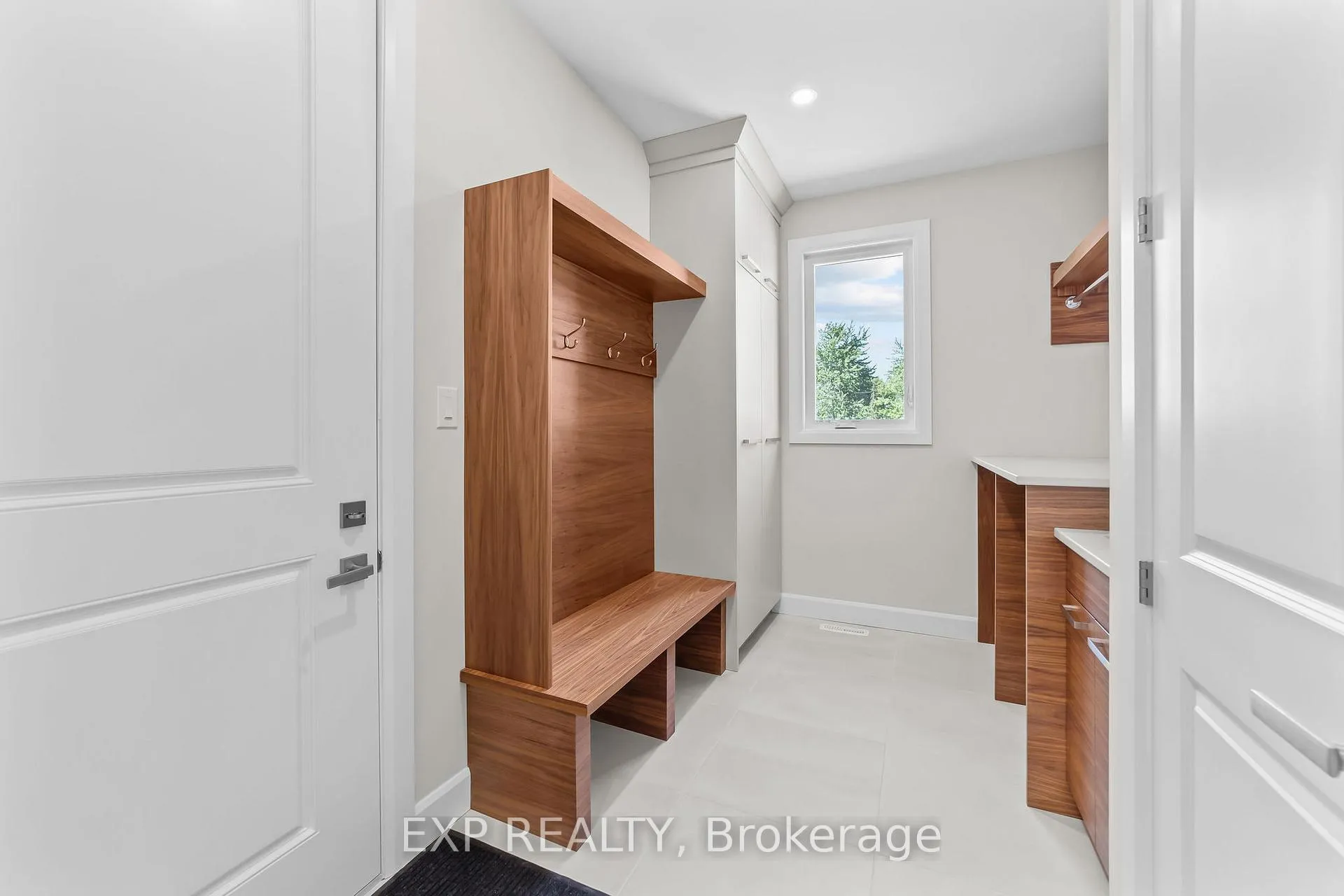 Photo 14 of 421 Ontario Street, Warwick, Watford — HOMEH